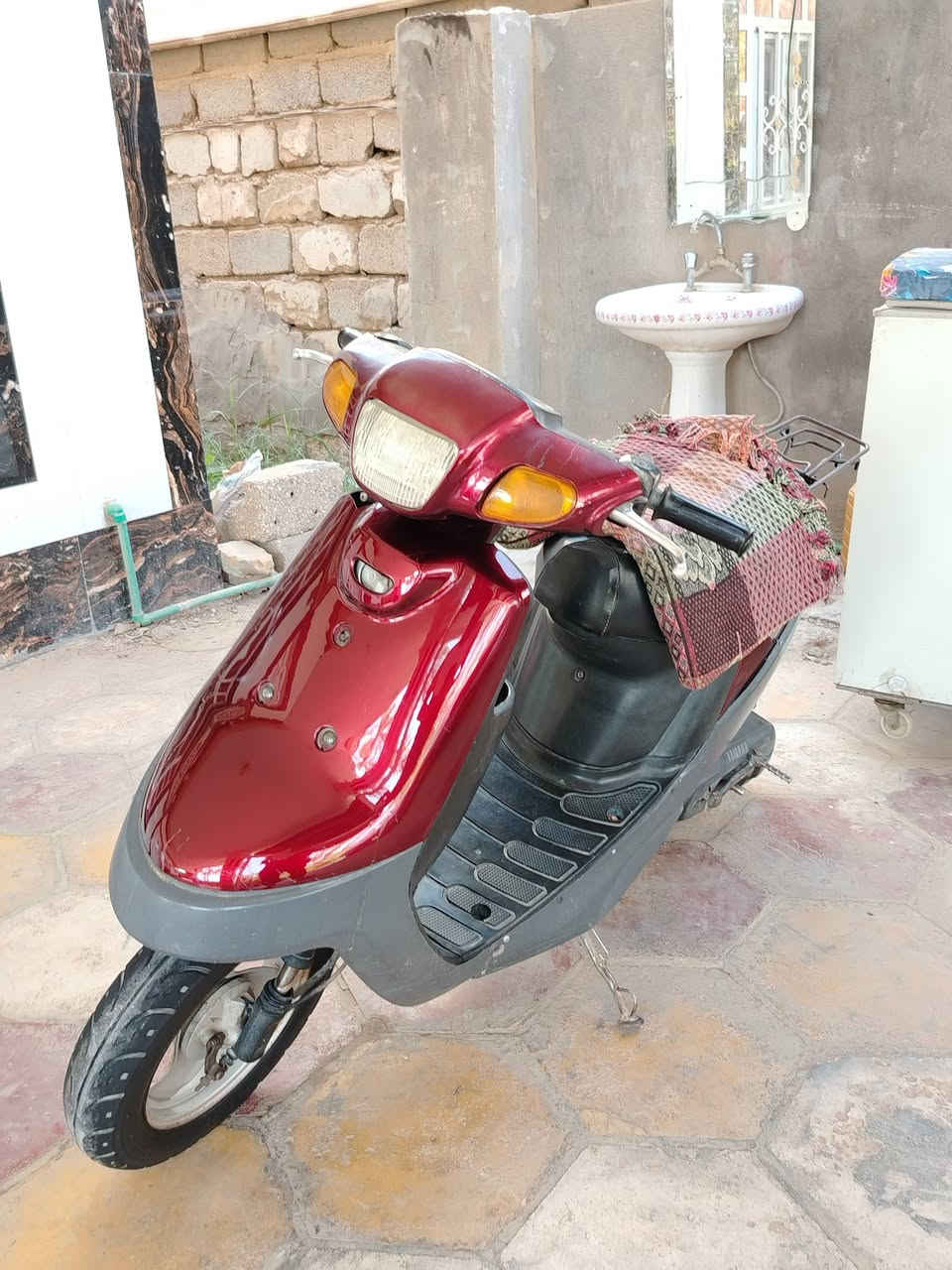 سلام عليكم للبيع دراجه بطه موديل ٢٠٠٢ دراجه نظيفه وحلوه شلعه معدل ونعومه ابريك امامي خلفي شغال هورن شغال هندر شغال كهربائيات شغاله عدا السلف ضعيف  محرك مامفتوخ دراجه حلوه السعر 300 وبيها مجال حك الجيه المكان كربلاء الحسينيه للاستفسار ***********
