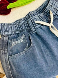 جينز نسائي • مقاسات كاملة • خامة درجة أولى