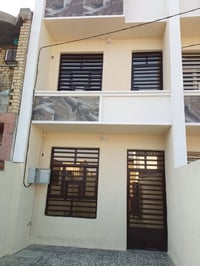 دار للبيع مساحه 100 متر ( طابو ملك صرف )  يحتوي على  استقبال  ومطبخ هو...