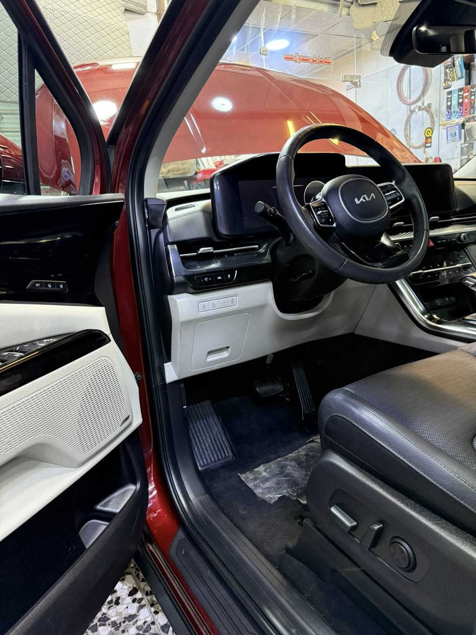 السلام عليكم
Kia carnival sx prestage 2024
ماشية :36 الف مايل
مواصفات سيارة
فتحتين بلسقف
بصمة تشغيل وابواب بصمة
خمس كامرات
ابواب كهرباء وشفط
كشنات سياحية تدفئة وتبريد
بردات خلفية
ميموري خزن كشن سائق
حساس امامي وخلفي
كامرة داخلية
شاشات خلفية
سستم سماعات صوتية بوز
ماكو شي بالك مابيهة من المواصفات
سعر السيارة :25000$ الف وبيهة مجال
للاستفسار:***********

‭+964 790 597 7875‬ ‭‬
