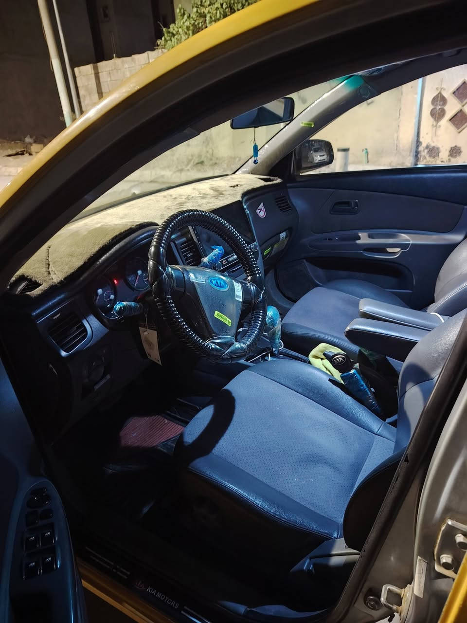 سلام عليكم البيع  كيا ريو امريكي شرط محرك كير تبريد طخم + طخم دوير اربع قبل سبوعين شهدهن سياره  شرط جديده  ماشي 200 حقيقي الستفسار اكثر *********** رقم نينوئ صفر من كلشي
