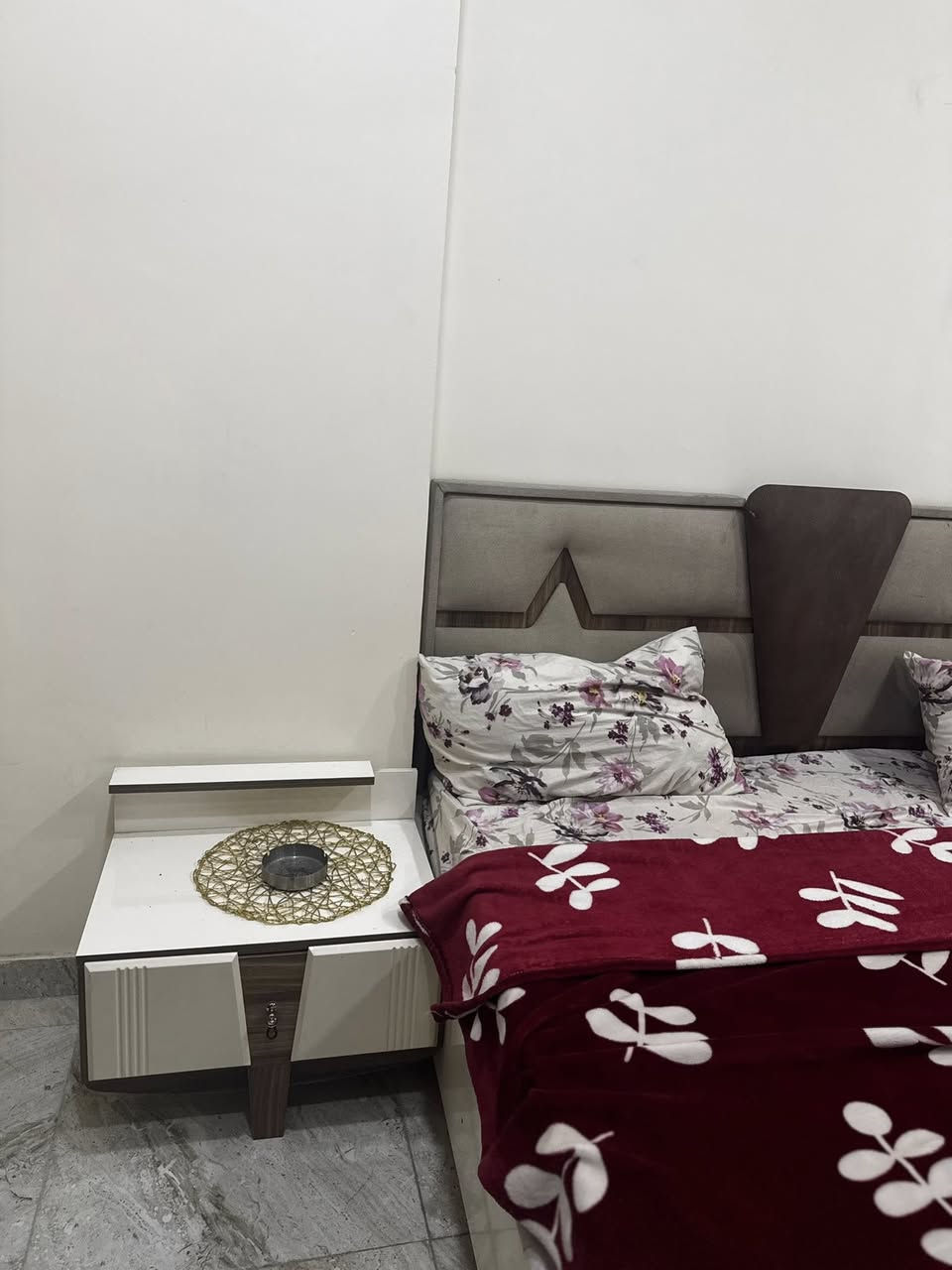 غرفة نوم مستعمل نظيف السعر ٩٥٠ للاستفسار ***********
