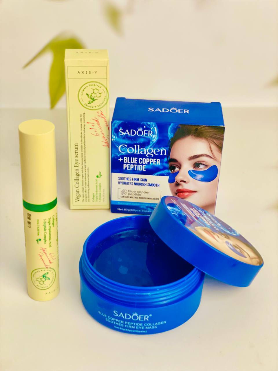 ✨ وداعًا للهالات والتعب تحت العين ✨

إذا تعانين من الهالات السوداء أو الانتفاخ تحت العين، هذا البكج راح يغير شكل عيونج 👇💙

💙 سيروم Axis-Y Vegan Collagen Eye Serum  
يغذي منطقة تحت العين ويقلل الخطوط والهالات ويرطب البشرة بعمق.

💙 ماسك العيون SADOER Collagen + Blue Copper Peptide  
يرطب ويشد منطقة العين ويعطي إشراقة ونضارة فورية ✨

النتيجة مع الاستخدام 👇  
👁 تقليل الهالات السوداء  
👁 ترطيب عميق لمنطقة تحت العين  
👁 تقليل الخطوط والتعب  
👁 نظرة مشرقة وشابة


**إذا كنت صاحب هذا الإعلان وتريد حذفه لأي سبب، رجاءا أرسل رسالة إلى الدعم الفني**