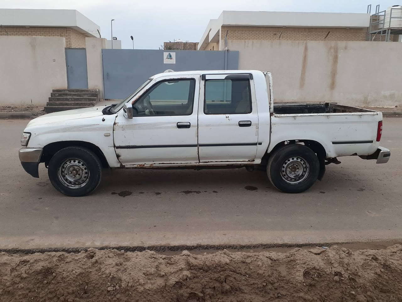 السلام عليكم سياره صيني ٢٠٠٦ رقم بغداد تحويل تبريد شغال بيها نواقص قليله كلش السعر ٣٠ وبيها مجال مكان السياره ذي قار الفجر اتصال *********** او ***********
