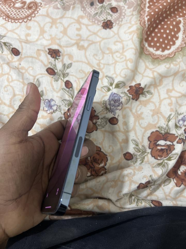 ايفون 12 برو ماكس امبدل شاشه اصليه وكاله + بطاريه اصليه مزوده قدرتها اعلى من الاصليه شحنه ايخبل الموبايل كلشي ما ناقصه لكن احتاجيت افلوس لذلك عرضته للبيع 
السعر 375 او بي مجال 
للاستفسار واتس ***********
