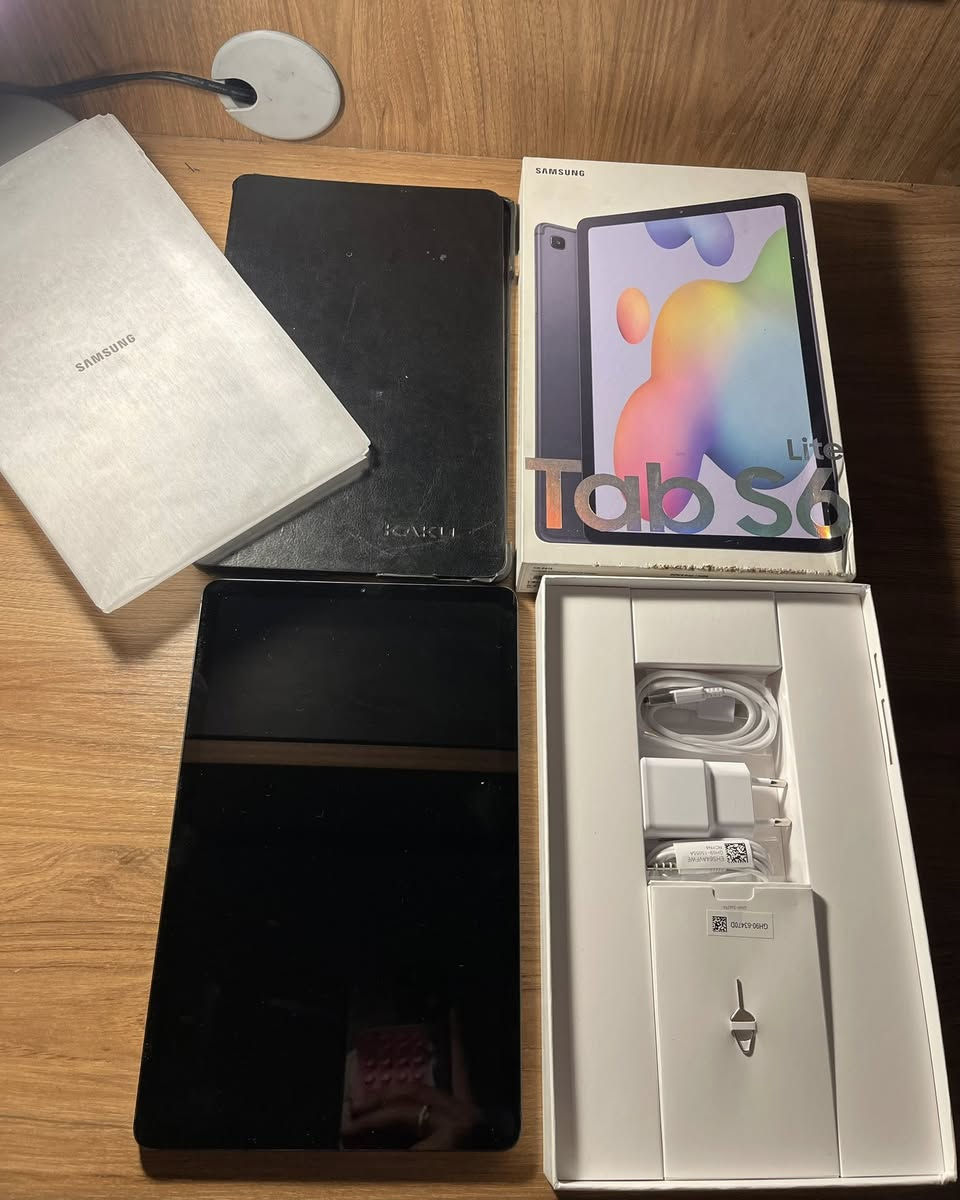🔴 تاب سامسونك S6 Lite للبيع - نظافة "أخو الجديد" بكرتونه وغراضه
التفاصيل:
السلام عليكم،
للبيع تابلت سامسونج Tab S6 Lite، استعمال طالب سنة وحدة فقط وانترك، الجهاز نظيف جداً ومامفتوح ولا بيه أي خلل.
📱 المواصفات:
• الذاكرة: 64 جيجابايت.
• الشبكة: يدعم شريحتين اتصال (Double SIM) أو شريحة ورام (SD Card).
• البطارية: عملاقة 7040 mAh (صحة البطارية 93%، يعني أداء وكالة وتطول عندك هواي).
📦 الملحقات:
الجهاز يجي بكرتونه مع كافة ملحقاته البلادية الأصلية (رأس شاحنة، كيبل، وسماعات) + كفر حماية أسود هدية ويا الجهاز.
⚠️ ملاحظة للأمانة:
الجهاز قلمه الأصلي ضايع، لكن الشاشة تدعم أي قلم سامسونج أو قلم تابلت تجاري ترهم عليه طبيعي جداً وتكدر تشتريله واحد بأسعار مناسبة.
💰 السعر: 185 الف دينار وبيه مجال بسيط للشراي.
📍 المكان: بغداد الجديدة - النعيرية
📞 للتواصل: ***********
