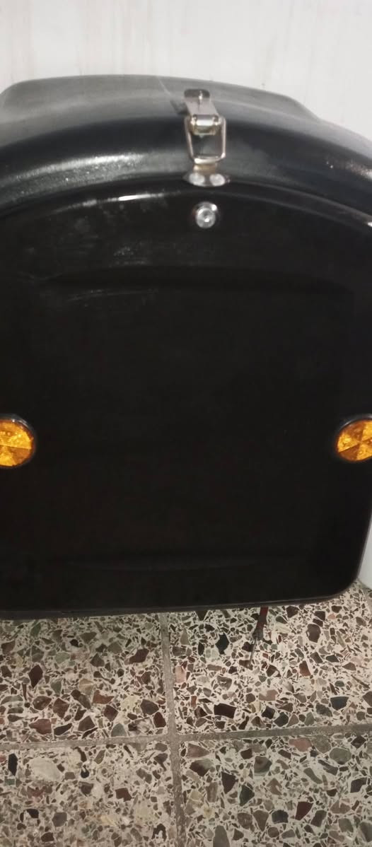 السلام عليكم صندوك ستعمال يوم واحد جديد رايده ٢٥ قفل مكاني الدوره ابو دشير ***********
