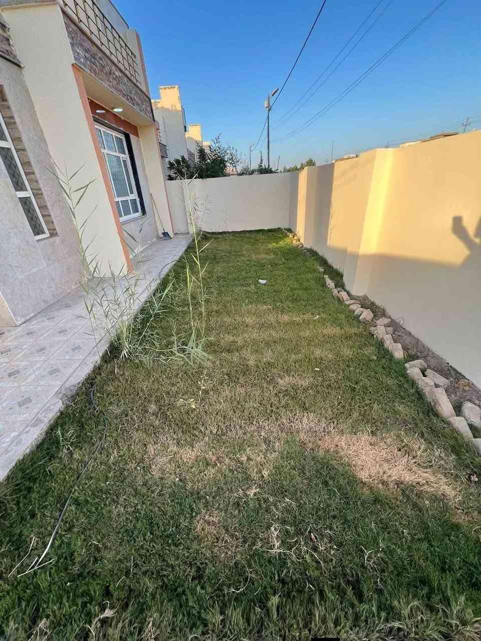 🏠دار للبيـــــــــع
(موقع مميز) (سعر مناسب نسبتاً لأسعار المجمع)
فـٓــــي مجمــــــع أرض بابـــــــل
الطابقيــن #ركــــــن سنتـــر علــىٰ شـارع المجمــع الرئيســي
ـــــــــــــــــــــــــــــــــــــــــــــ
المساحــــــة // 285م رگــــــن #طابــو #مـــلك #صــرف
الواجهـــــــــة // 14.25م
النــــــــــــــزال // 20م
ـــــــــــــــــــــــــــــــــــــــــــــ
🧱🏗️ الطابــــــــــق الأرضــــــــــي
غرفــــــــــة وصالــــــــــة وهـــــــــــول ومطبــــــــخ حــــــــار وبــــــــارد ومجـمــــــــع صحيـــــــــات وگــــــــــراج وحديقــــــــــة ...
ـــــــــــــــــــــــــــــــــــــــــــــ
🧱🏗️ الطابـــــــــــق الثانـــــــــــــي
غرفتيـــــــــن وهـــــــــــول ومجمــــــــــع صحـــــــــــيات ...

ـــــــــــــــــــــــــــــــــــــــــــــ💲
للأستفســـــــار عــــــن السعــــــــر يرجـــــــىٰ الأتصـــــــال
ـــــــــــــــــــــــــــــــــــــــــــــ💲
مكتـــــب
  🌛🌐الخــــارطــــة العقـــــاريــــة🌐🌜
الكائـــــــــن
   فـــي ⇩ حـي_الطيـاره_شـارع_25_الـرئيســي_قــرب
_المــــدرس_حسيـــن_طيــــاره
0️⃣7️⃣8️⃣2️⃣5️⃣2️⃣1️⃣2️⃣5️⃣6️⃣5️⃣📲
___________________________________
_____________________________________________
