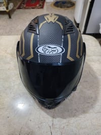 خوذه سيزر الاصليه الاصليه اخذتهه قبل سبوع بس بعت الدراجه سعرهه 75 وبيه...