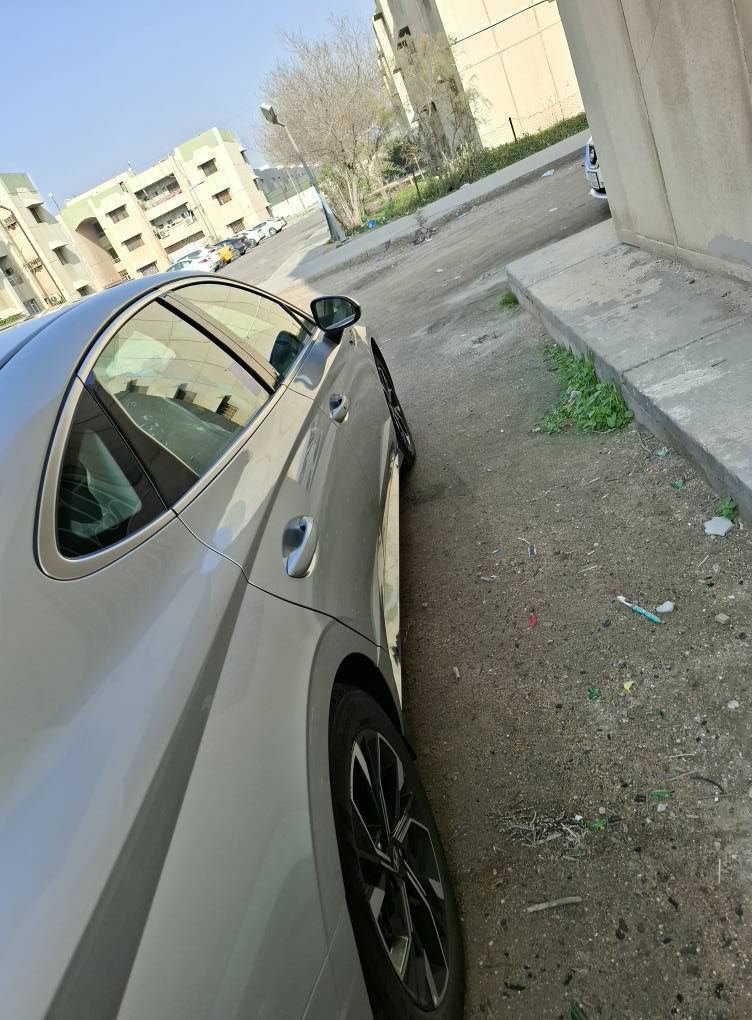 السلام عليكم للبيع سوناتا مديل 2025 وارد أمريكي كفاله عامه من زلغ ماشيه 10 الف سياره جديده تخم تاير جاهزه من كلشي مكينه 2500 فول مواصفات ماعده بانوراما وباقي مواصفات معرفه رقمه شهداء بصره كامله من كمارك واصله للمرور صار اسبوع من مدخله من ميناء مكاني بصره السعر 235 وبيه مجال وهذا رقمي *********** البصرة, العراق
