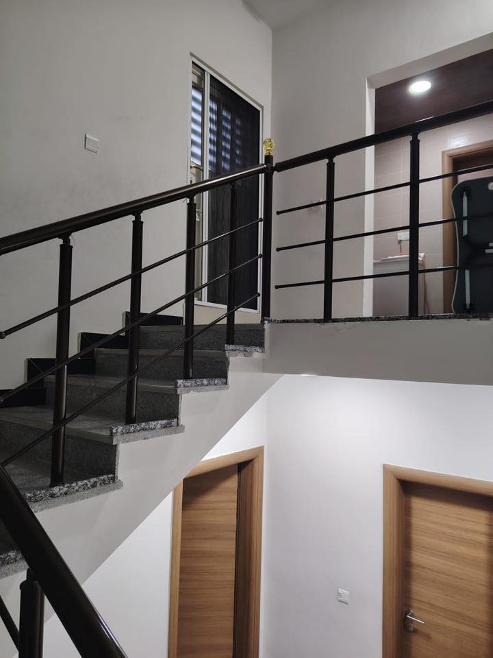 ✨ فرصة مميزة للبيع ✨
🏡 دار 250 متر – الأميرات الأولى / المرحلة الثانية

📍 الموقع: على السنتر – بلوك 13

💵 البيع: نقد

✨ مميزات العقار:

✅ موقع مميز وحيوي

✅ قريب من الخدمات والأسواق

✅ مناسب للسكن أو الاستثمار

✅ ضمن منطقة مرتبة وهادئة

📞 للاستفسار والمعاينة:

📲 ***********

📲 ***********

📍 مكتب فدك للعقار
