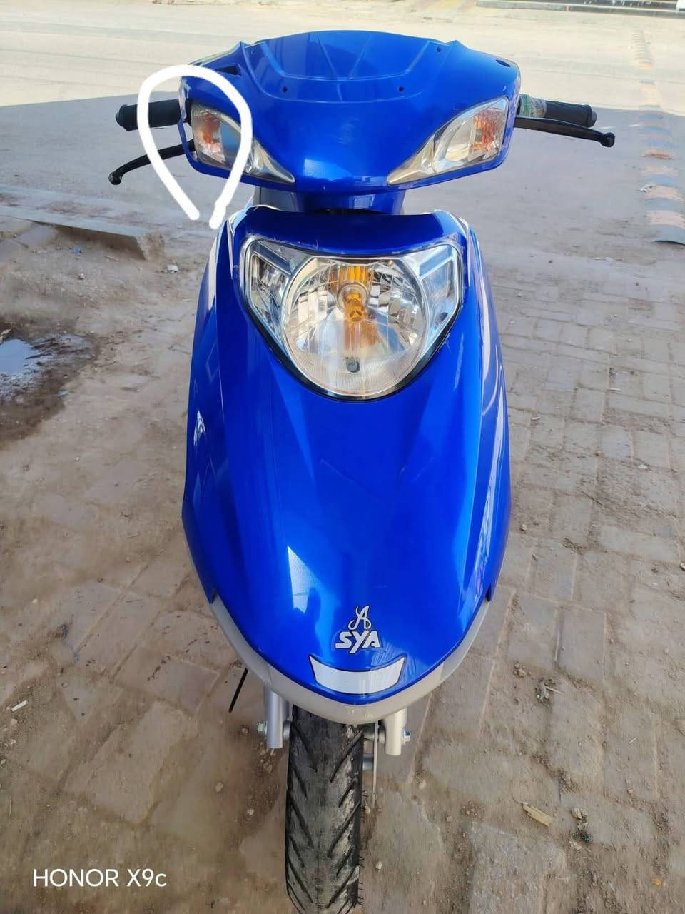 السلام عليكم ورحمة
دراجه نوع سكنس 
معدل 140حقيقي
صارله شهر من نزلت بعده حاويه 
بيه ضربه موضحه بل صوره 
بعده بلايلونه والله  
السعر 750
للستفسار ***********
