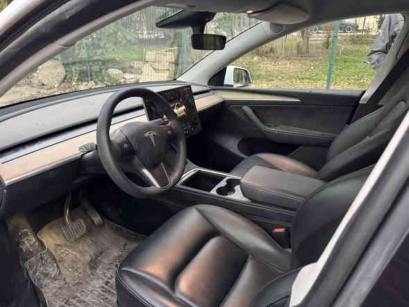 للبيع تسلا واي ٢٠٢٣ 
دبل ماطور 
أون لاين + فون كي
ماشية ٣٧ الف ميل قابل للزيادة
بدون رقم (تكلفة الرقم ٢٥٠ الف فقط)
صور الضرر مرفقة بالمنشور
سعرها ١٨٥ ورقة بيها مجال بسيط للشراي
للتواصل واتس اب ***********
رقم الشاصي 7SAYGDEE8PA081660
