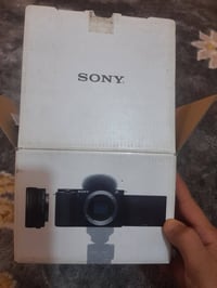 سوني ZV-E10 • نظيفه • مع ملحقات