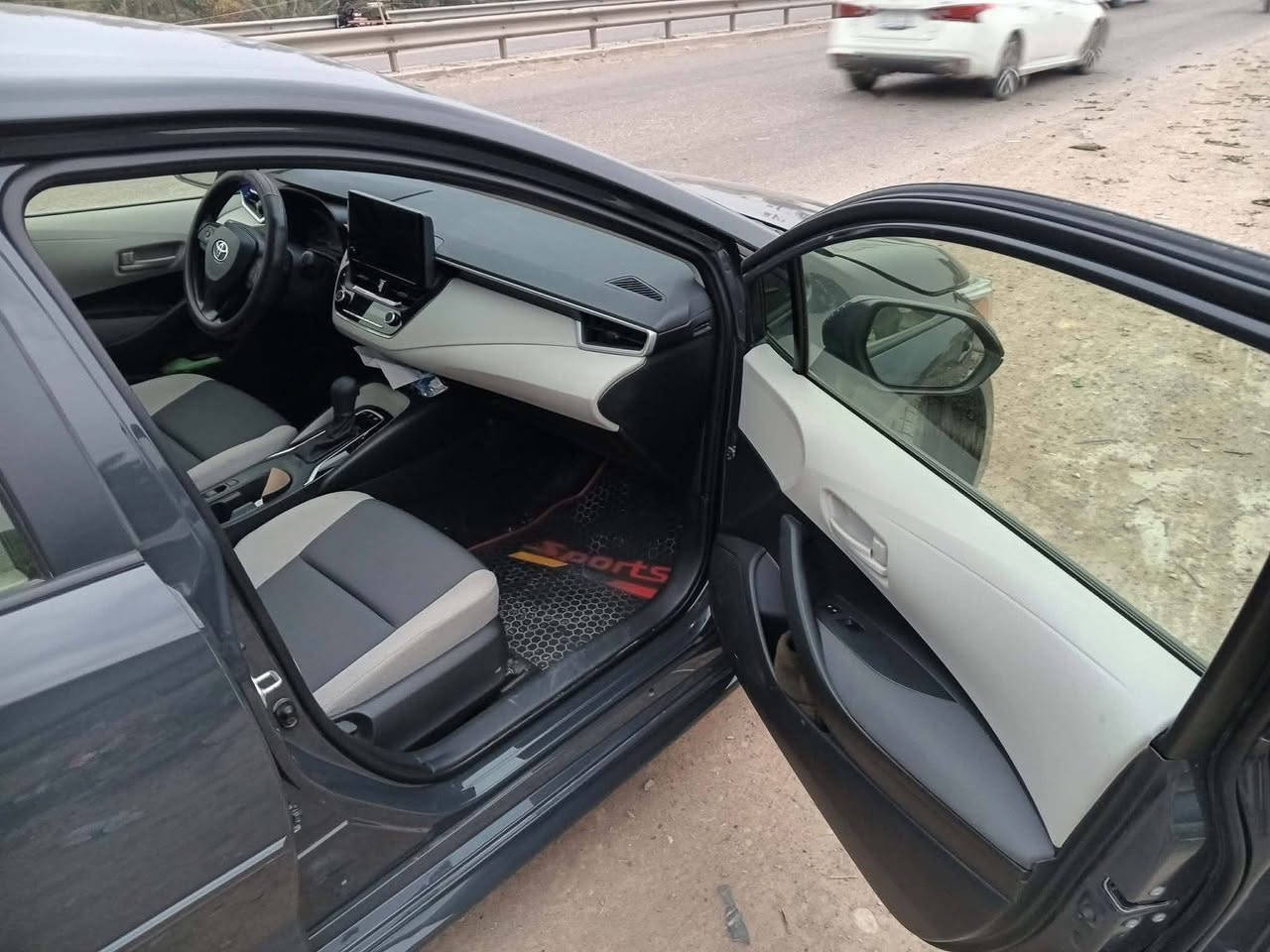 اللون: سمنتي
احادث جاملق وبنيد
ادبل بصمة
السيارة زيرو
السعر: 147 قابل للتفاوض ويا الشراي
📞 ***********
ما متواجد عالفيس
