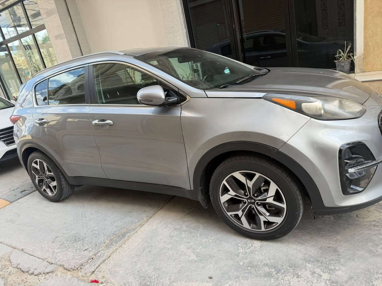 للبيع سبورتج ٢٠٢١
🔹 اللون: نفطي
🔹 رقم السيارة: أربيل (مسجلة باسمي)

📌 المواصفات:

 • فئة EX (فل كامل عدا الفتحة)
 • بصمة تشغيل
 • رادارات
 • مانع انزلاق
 • إشارات بالمرايا
 • ترحيب
 • تبريد 4 قطع
 • جنطة كهرباء
 • كراسي كهرباء
 • تدفئة بالكراسي الأمامية

📌 حالة السيارة:

 • ضرر جاملغ وبنيد
 • لا غرق، لا شاصي (موضح بالصور)
 • مكفولة كير ومكينة
 • السيارة جاهزة، ما بيها أي نقص

📍 الموقع: الأنبار / بابل

📞 للاستفسار:
يرجى التواصل على الرقم: (***********)
