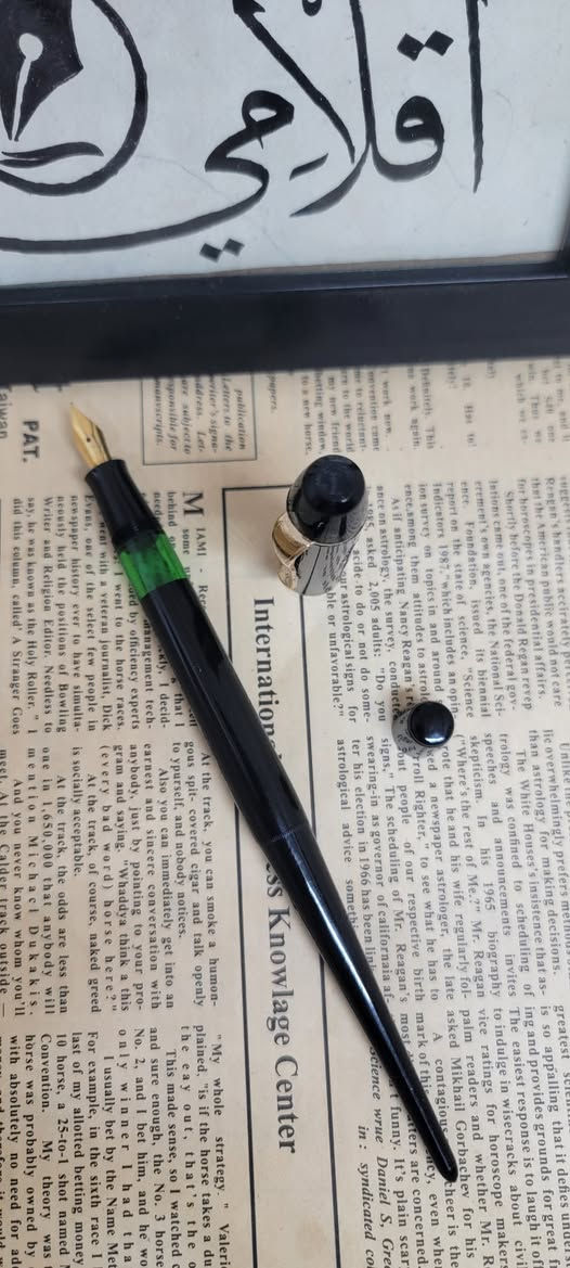 السلام عليكم
توفر قلم تروبين الماني الصنع غير مستخدم نهائيا بالعلبة مع تطوالة مكتب

سنة الصنع : ستينات
بلد الصنع : المانيا
البدن : ريزن لامع اسود حامل الورق لون ذهبي 
نظام التعبئة : piston خزان داخلي يسحب كمية كبيرة من الحبر
حجم النبلة : Flexible Nib نبلة تتوسع بالضغط (اخر صورتين توضح الفرق)
السعر مع علبة حبر 50 مل : *65،000 دينار * بدل من *70،000*
للحجز يرجى مراسلتنا عبر الواتساب 
***********
