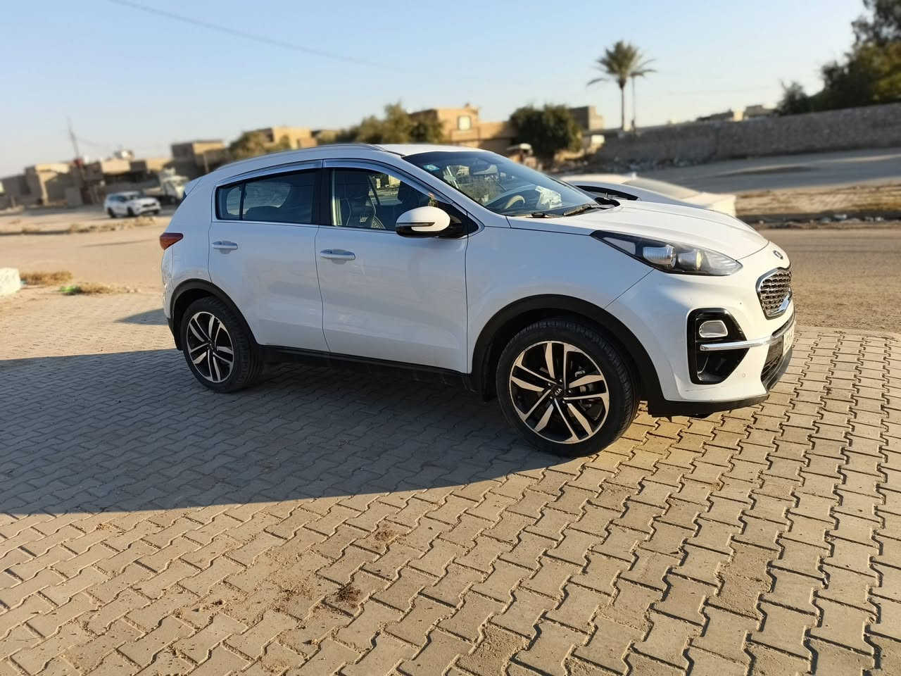 السلام عليكم 
للبيع كيا سبورتج خليجي 
  رقم بغداد 
موديل ٢٠١٩ شكل ٢٠٢٠ 
المحرك ٢٠٠٠ دوش 
المواصفات نص فول
حساسات أمامي خلفي
تحكم درايم فود
مري شفط
كشنات جلد 
وباقي المواصفات المعروفه 
السونار مرفق داخل الصور 
السعر ١٨٠ورقه 
مكان السياره بغداد المحموديه
للإستفسار ***********
***********
