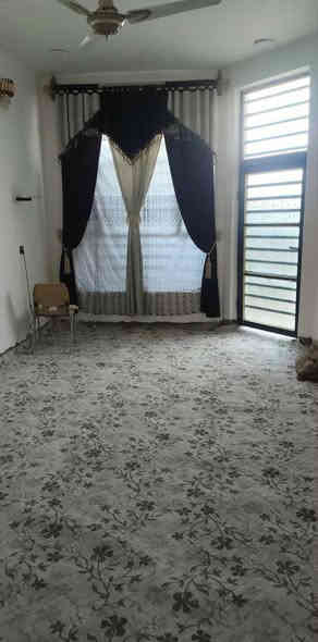 للبيع بيت مقابيل حي الشرطة 
المساحة 126م واجهة 7 نزال 18
بناء حديث سنة البناء 25 كونكريت مسلح طابقين يحتوي 4غرف صالتين استقبال مطبخ صحيات طارمه 
علما البيت نقص أرضية  ولبخ الطابق الثاني 
يباع نقد أو مبادرة السعر ب 110 
 مقابيل ساحة عرض الشارع 20متر
للاستفسار مراسلة الصفحة أو الاتصال  ***********
