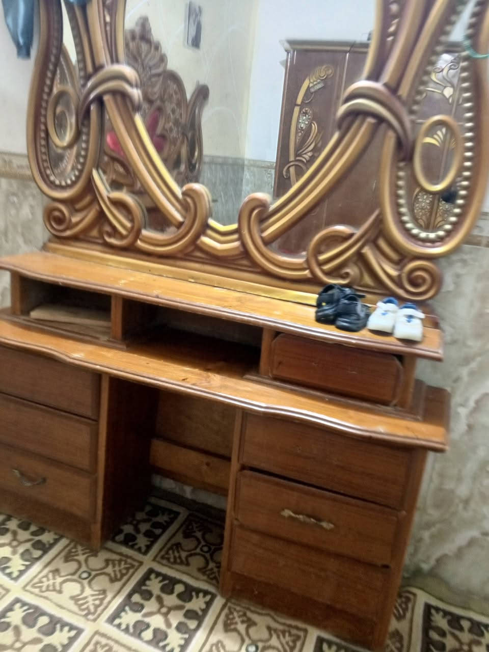 غرفه للبيع 100 نقص كوميدي واحد موجود واحد زاويه موجوده نظيفه السعر خاص هو اتصال ***********
