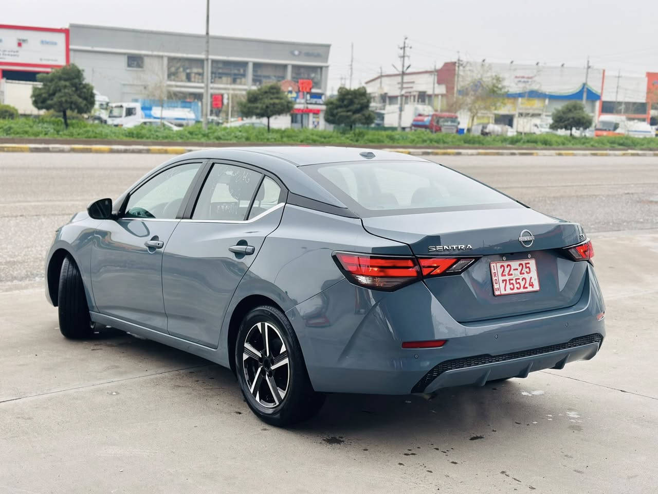 السلام عليكم
نيسان سنترا موديل : 2024
لون سمنتي مرغوب 
سعر 127ورقه بدون رقم ( تترقم شمالي )
حجم المحرك : 2.0L ( 4 سلندر )
ماشية 5,000 فقط 

حادث : نص بود صبغ
بدون دواخل 💯 
ايرباك سستم

المواصفات : 
‏‎بصمة ابواب 
‏‎بصمة تشغيل 
تشغيل عن بعد
‏‎شاشة كبير‏
اوتو هولد: Auto Hold
اوتو ستارد : Auto Stard 
رادار امامي (تحديد مسار)
‏‎رادار جانبي (نقاط عمياء)
‏‎رادار خلفي (التحذير من الاصطدام)
‏‎حساسات امامي
‏‎حساسات جانبي 
‏‎حساسات خلفي 
نظام : Eco - Normal - Sport
تحكيم ستيرين
ستيرين هيتر
تبريد مركزي
لايتات ليد وعدسة زينون 
بكلايتات LED
ويل كروم

 للاستفسار واتساب ☎️ ***********

العنوان / اربيل شارع 100 (معرض اربيل كارس)
