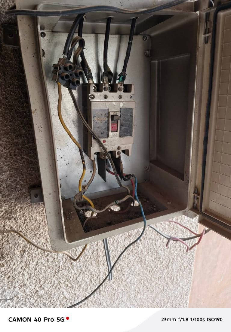 ﻛﻬﺮﺑﺎﺋﻲ ﻣﻨﺎزل / بأسعار مناسبه
1_ ﺗﺄﺳﻴﺲ ﻛﻬﺮﺑﺎء بوري / سيمنز  
2_ ﺗﺠﺪﻳﺪ اﻟﺘﺄﺳﻴﺲ اﻟﻘﺪﻳﻢ  
3_صيانة جميع أعطال الكهرباء
*********** / ميسان العمارة
