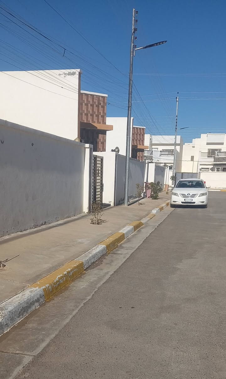 🕌 بسم الله.. دار سكن للبيع.
الموقع: فلوجة، مجمع الماسة السكني.
✅التفاصيل: المساحة ٢٥٠ متر، شارع ١٥، طابق، غرفتين نوم، واستقبال، ومطبخ وصالة، وملحقات،  جاهز للسكن.
💰 السعر ١٥٠ مليون وبه مجال (٨٠ نقد، و ٧٠ مليون أقساط بالشهر ٤٠١٠٠٠ الف شهريا،💸
خدمات كاملة، ماء وكهرباء، وتبليط، وسياج وحراسات أمنية.
✅ السعر محدد من البائع،  ونحرص على مقابلة البائع والمشتري في الاتفاق النهائي.
~~~~~~~~~~~~~~~~~~~~~~~~~~~~~~
 مكتب تطوير للعقار - رضوان ياسر العبيدي 🥇
📮الصقلاوية،  الشارع العام،  عمارة سلام فياض،  مقابل عمارة غالب وسمير للجملة🧧
 ☎️📞  للاتصال : (واتساب ***********)  (٠٧٥١٣٤٧٦٩٢(
