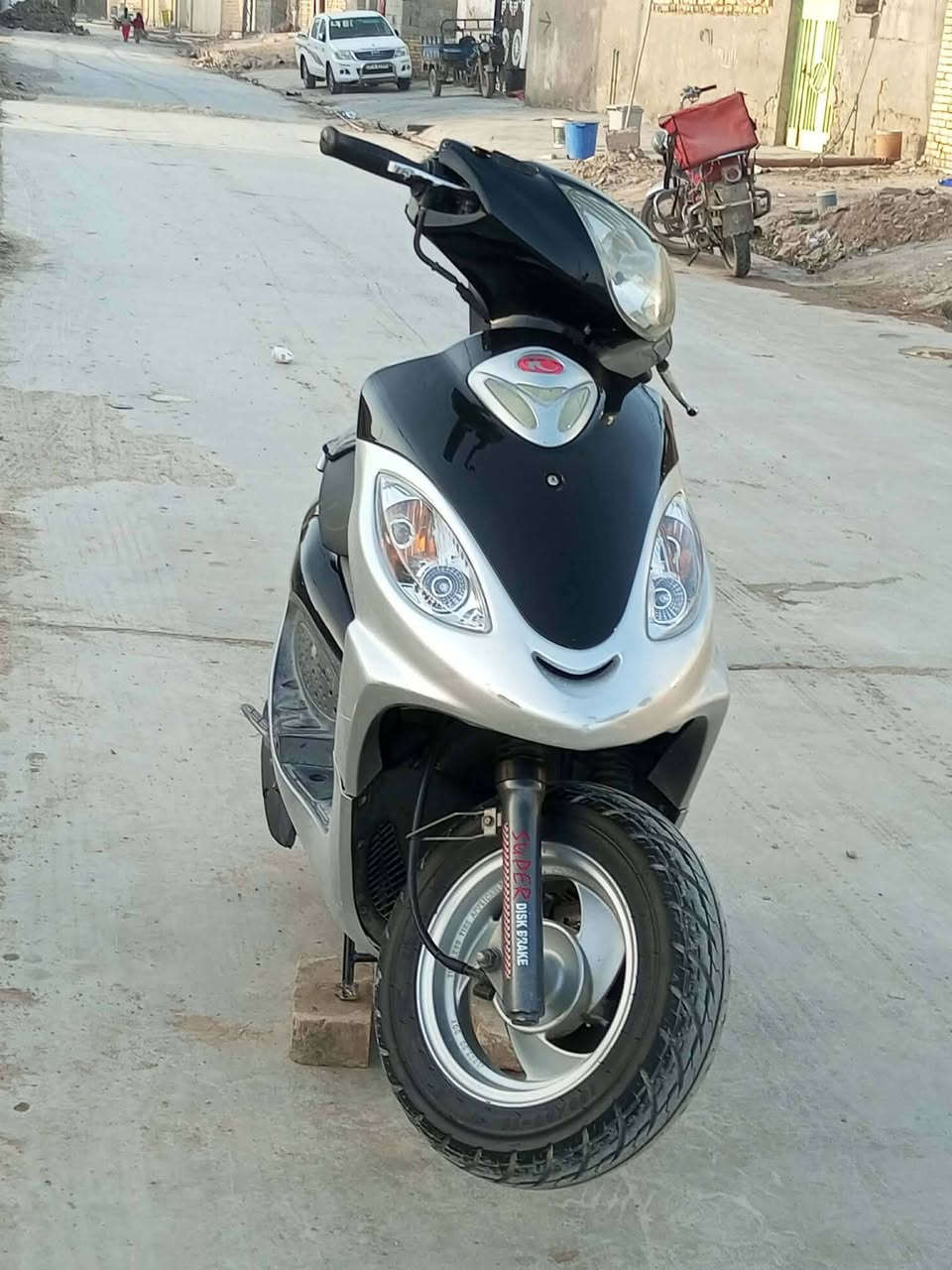 السلام عليكم كامكو البيع
مكفوله كفاله عامه صارله شهر،من طالعه من المعرض
الرقم ***********
