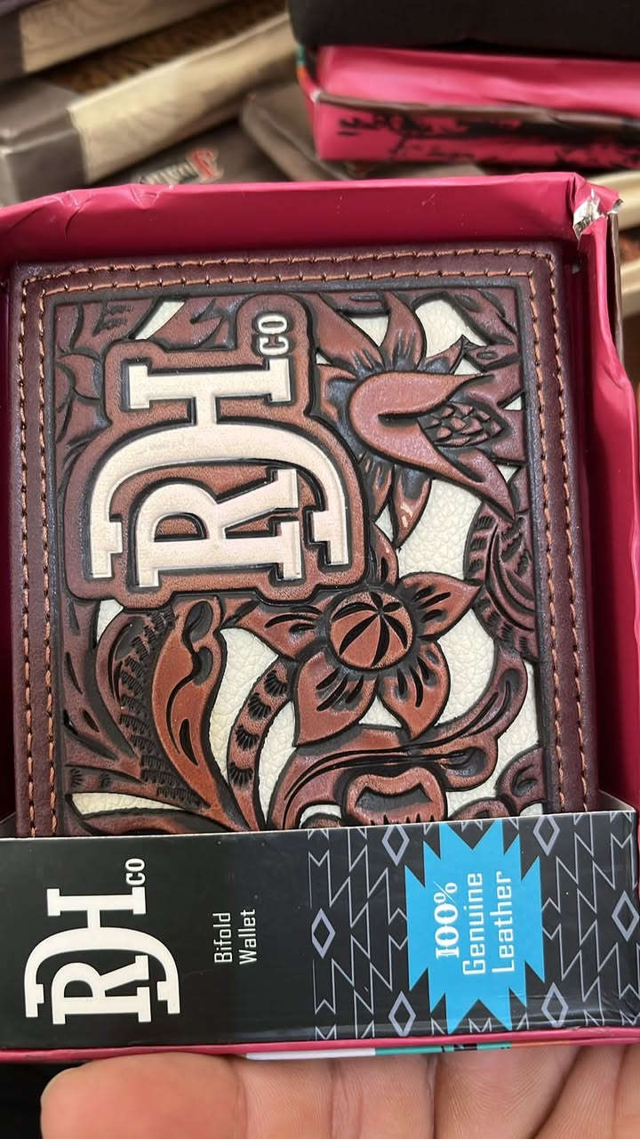 السلام عليكم محفضات جلد طبيعي اصلي متوفر أهوايه موديلات سعر القطعه ٧ واذا كميه عله خمسه الاف القطعه


**إذا كنت صاحب هذا الإعلان وتريد حذفه لأي سبب، رجاءا أرسل رسالة إلى الدعم الفني**