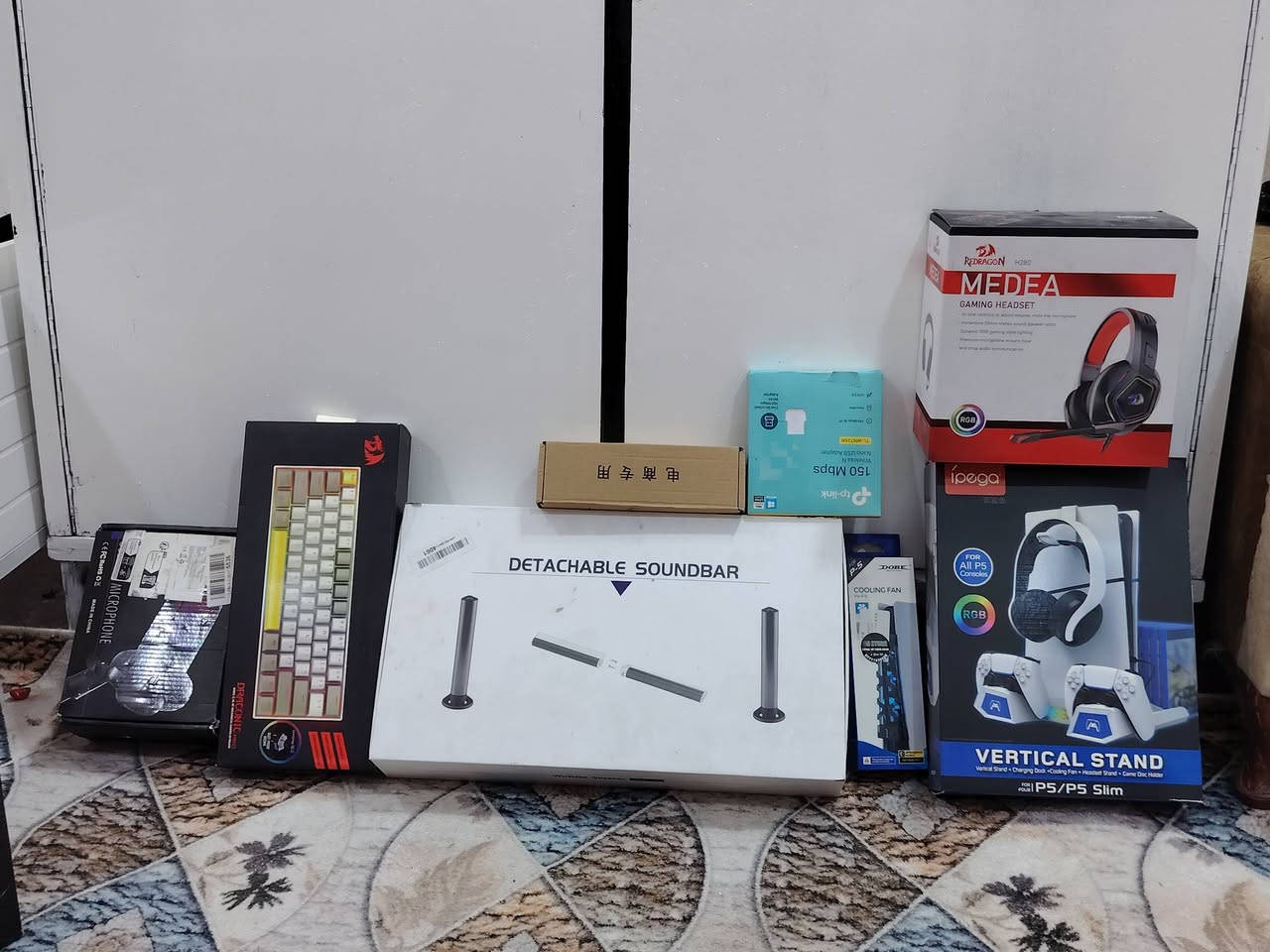 السلام عليكم اخوان بعت البي سي والسوني بقت غراض عندي هواي كلش نصهن ما عارضهن شاشات وبعد هواي أغراض ابيع ب اسعار مناسبه *********** هاذ رقمي توصيل ما عندي مكاني بغداد الشعله
