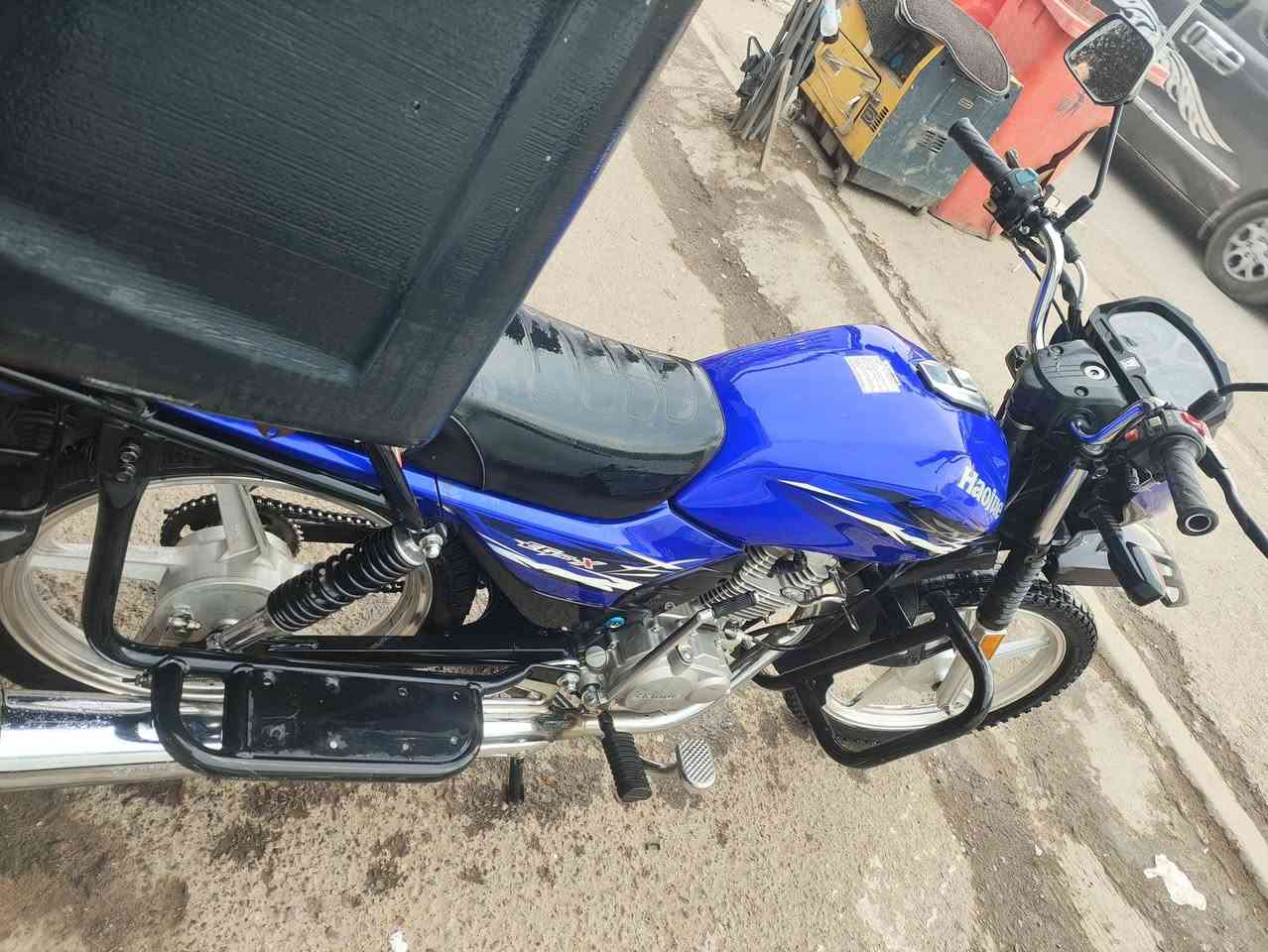 السلام عليكم دراجه هاوجي نظافه فول محرك مكفول ودراجه مرقمه ونظيفه مثل متشوف والبوكس الوياها هديه للدلفري وترقيمها بغداد ورقم مميز السعر مليونين و 400 وبيها مجال استفسار عله هاذا رقم ***********
