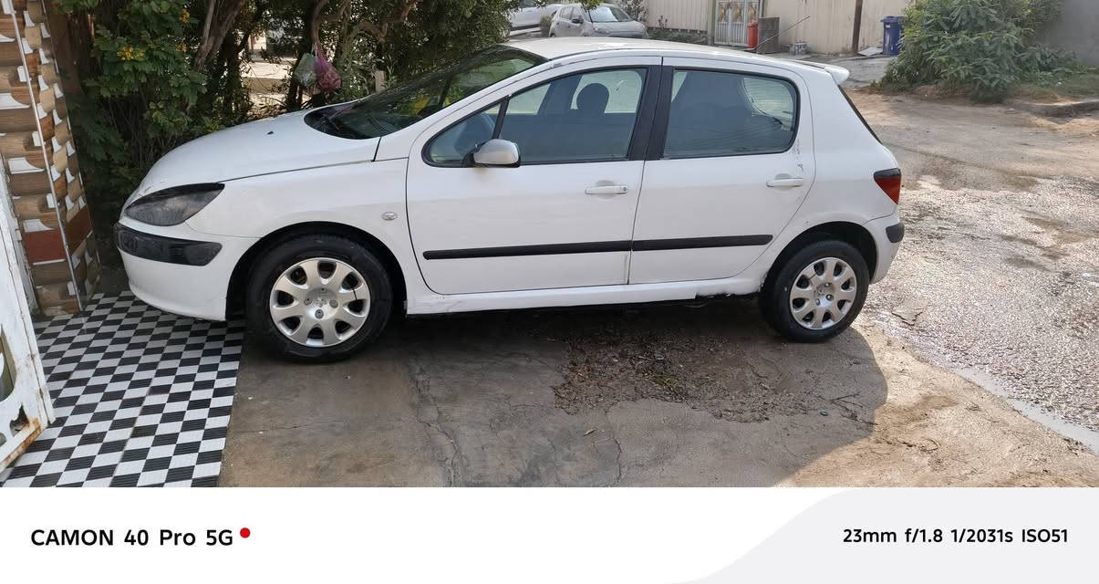 السلام عليكم للبيع بيجو موديل 2005 سياره جاهزه كير مكينه حداديه مكفوله من الضربه مكانات صبغ بسيطه مكانها حله نادر السعر 45 الاتصال ***********
