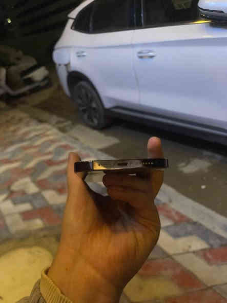 سلام عليكم و رحمه الله و بركاته
ايفن 14 برو ماكس
ذاكره 256 
تك سيمكارت
الجهاز غراضه كامله كارتونه و شاحنه الجهاز مبدل بطاريه و الضهر مكسور الشاشه مفطوره فطر بسيط بس كلشي بيه شغال ال فيس ايدي و المس و السماعات كلهن شغاله و الجهاز بس يرادله تبديل ضهر لان حرامات تبدل الشاشه الاصليه 
مكاني بغداد الكراده
سعر المبايل 500.000 السعر قفل بدون احراج رجاءا 
***********
