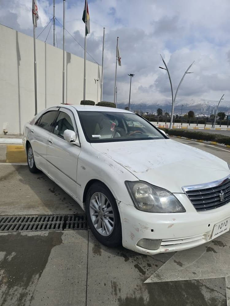 شاهینەی سپی 2005 بەسمە
سپی ناو زەرد
182 گەورە بە گەورە 
ماشءاللە هەیکەلی و ناوی زۆر جوانە
گێر و مەکینە بەشەرت 
***********
*********** السليمانية, العراق
