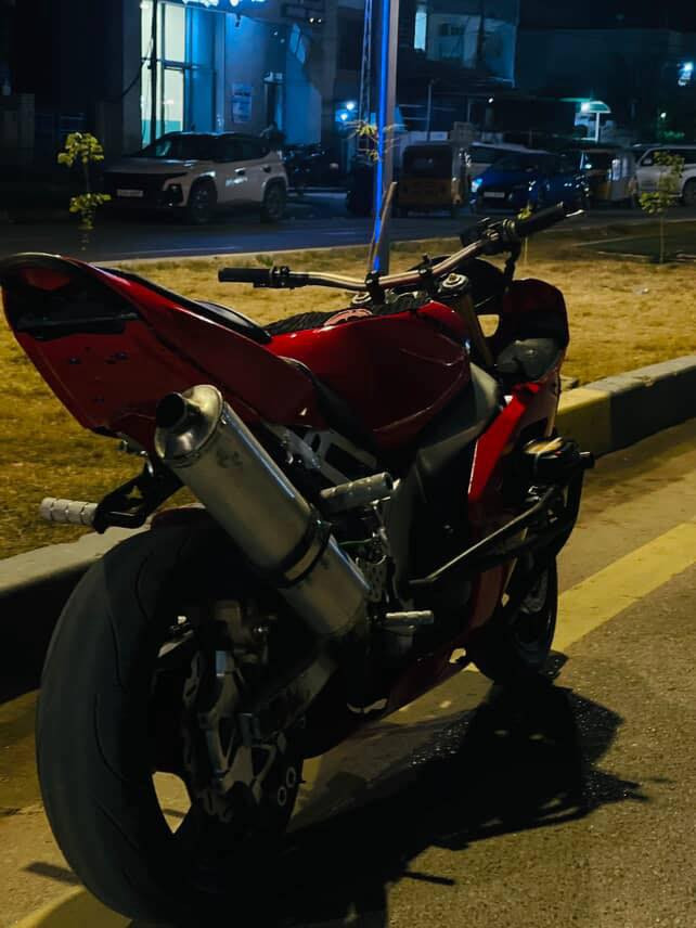 لسلام عليكم كاوسكي للبيع شوفت عينكم مكفوله الدراجه لسعر اتصل ودلل ***********
