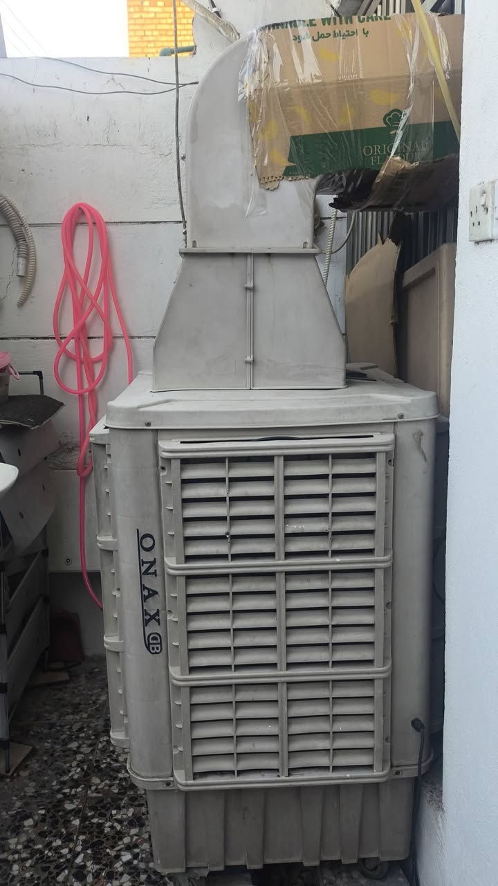 السلام عليكم مبرده حجم 50 تقريبا للبيع نضيف جدا وتجي تفحص وياه هاي القطعه التكمله ما خالها سعره 300 وبيها مجال مكان بغداد حي البتول .رقم*********** متواجد فقط واتساب
