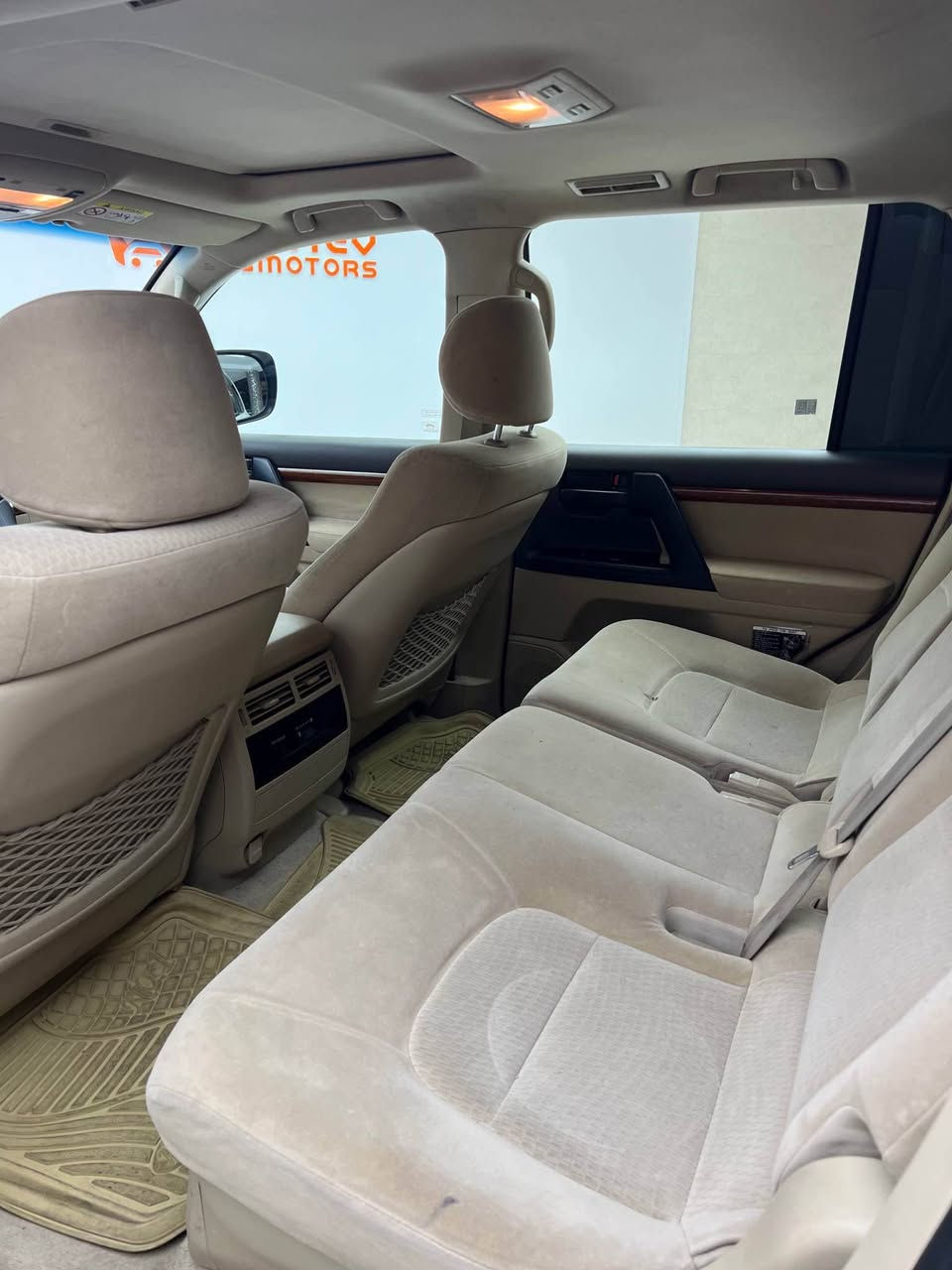 TOYOTA LAND CRUISER 2014
تويوتا لاند كروزر 2014
مواصفات GXR
بدون صبغ السيارة
مكفولة كلها
رقم جديد
كير و محرك بشرط

237,000كم ماشية
خليجية
السيارة جديدة و مناسبة السعر
41,000 $
يعني أربع دفاتر و عشر أوراق و بي مجال للطيبين

مكان السيارة

دهوك -معرض ارشف R-Shev
رقم51 من معارض التيرمينال
كورك - واتس اب
***********
*********** دهوك, العراق
