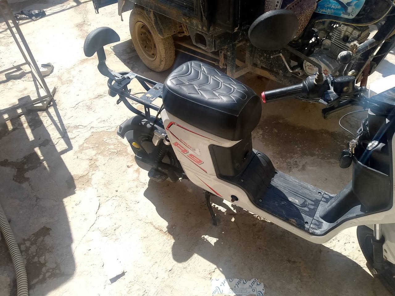 سلام عليكم دراجه شحن نوع R9للبيع مبدله بطرايت جدد سعره 450وبيه مجال شيء قليل مكان بغداد الحبيبيه خلف سيطره وليد ابو لكص رقم الهاتف ***********
