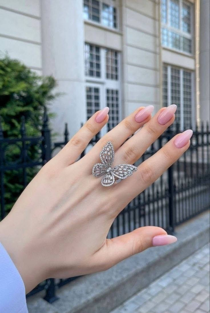 🦋 خاتم فراشة 🦋

خاتم الفراشة النازك ✅
موديل حديث 💕
✨مرصع بأحجار الزاركون
✨طلاء ثابت بجودة عالية
✨غير قابل للصدأ
✨يرهم على جميع القياسات 

السعر ٥ الاف 
🚘 يوجد خدمة توصيل لجميع محافظات العراق ٤ الاف 🚘


**إذا كنت صاحب هذا الإعلان وتريد حذفه لأي سبب، رجاءا أرسل رسالة إلى الدعم الفني**