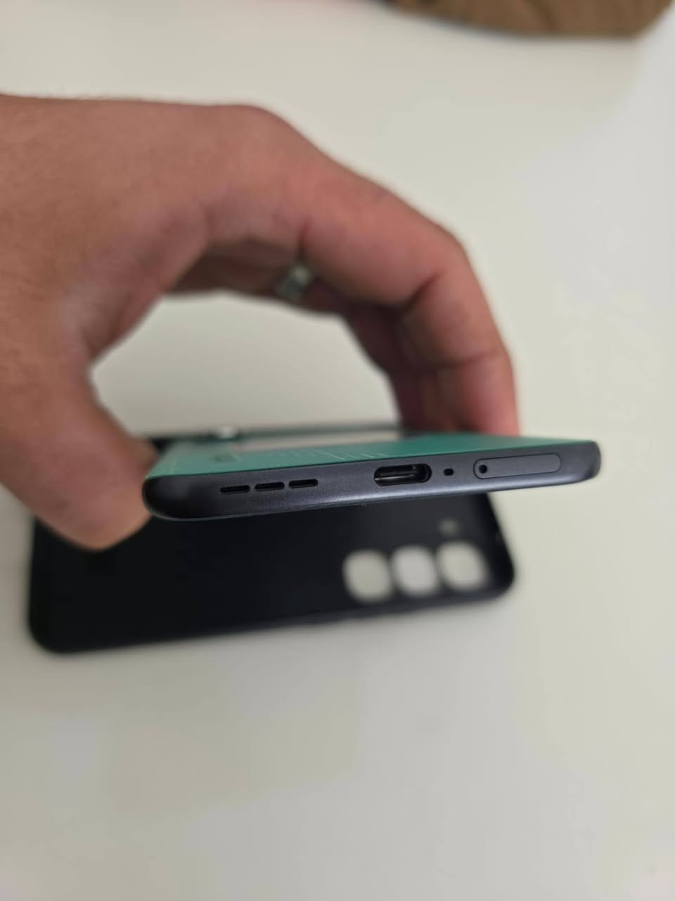 انفنكس HOT 60برو بلاس لونه مميز 
ذاكره 256
جهاز صارله سبوع ممستخدم مجرد شحن واتصال فقط 
جهاز كلش نضيف 
غراضه كامله كلهن باكيته كله موجود 
جهاز أخو جديد 
230 وبي مجال بسييييط ؟
استفسار *********** بي واتساب 
صقلاويه
