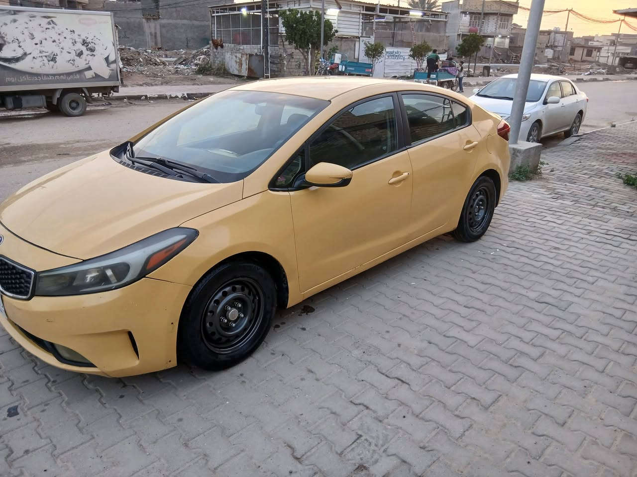 السلام عليكم ورحمة الله وبركاتة 
سيارة كيا فورتي للبيع مديل 2017 وارد أمريكي حادثه سرقه  چاملغات أماميه السياره نص فول مع شاشه وتحكمات ستيرن السياره بأسمي وتحويل ثاني يوم السعر 115 وبيه مجال بسيط 
للاستفسار ***********
