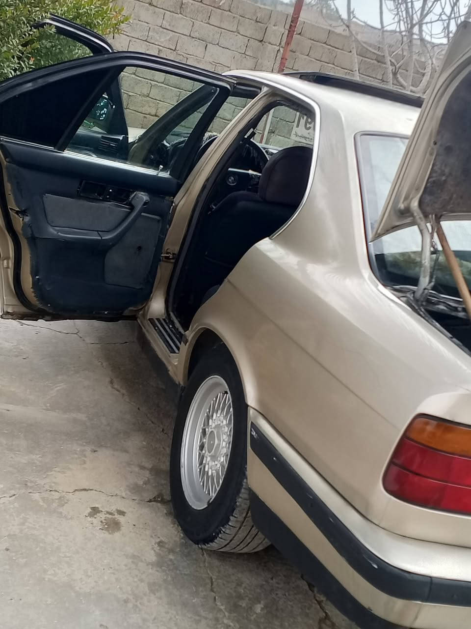 السلام عليكم بي ام دبليو 520مصبوغه احزام محرك كبس كير عادي رقم اخضر شرط وكاله وتحويل سياره خير من الله السعر 45بيه مجال للطيبين رقم 📱***********
