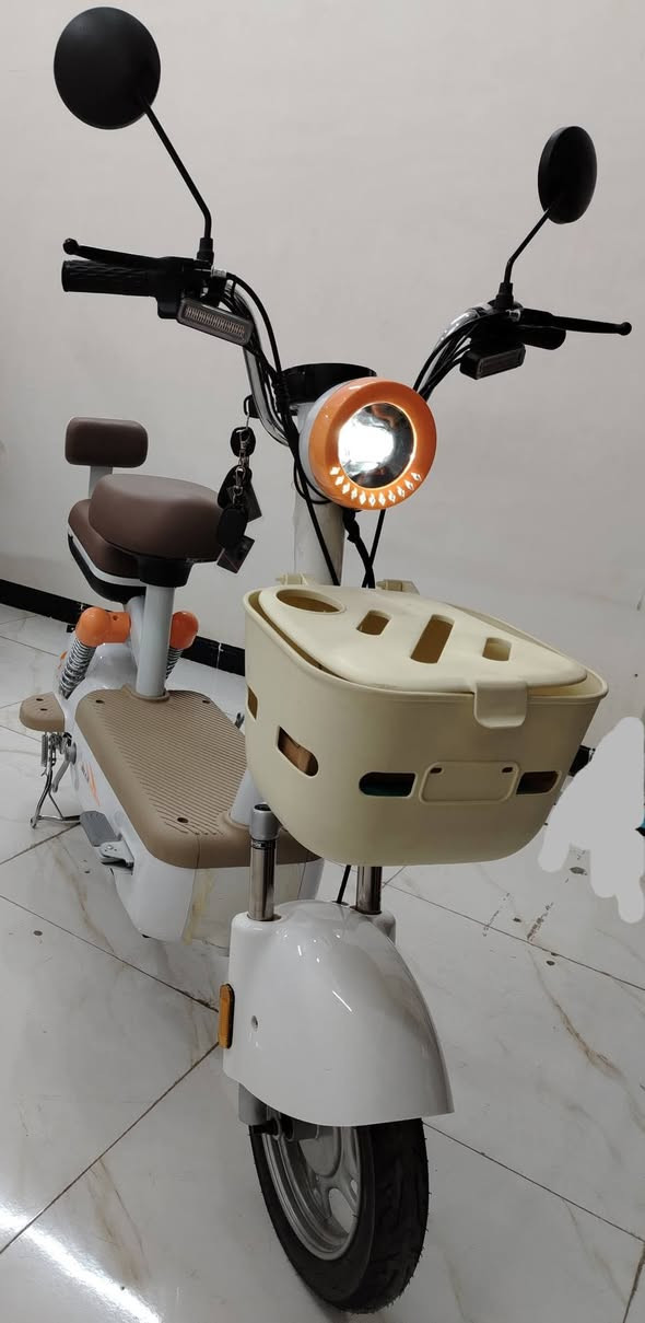 1-دراجات كهربائية حجم 14
2-اربعة بطاريات
3-شاشة ديجيتال LCD
4-لايت أمامي زينون
5-إشارات جانيبة زينون
6-دبلات خلفي امامي استيل
7-تحكم السرعة ثلاثة نمره
8-السرعة 45
9-تشغيل عن كارت و بصمة و مفتاح
10-بلوتوث
11-مقاعد كبيرة الحجم
للسعر استفسار أكثر على أرقام التاليه
واتساب ***********
واتساب ***********
