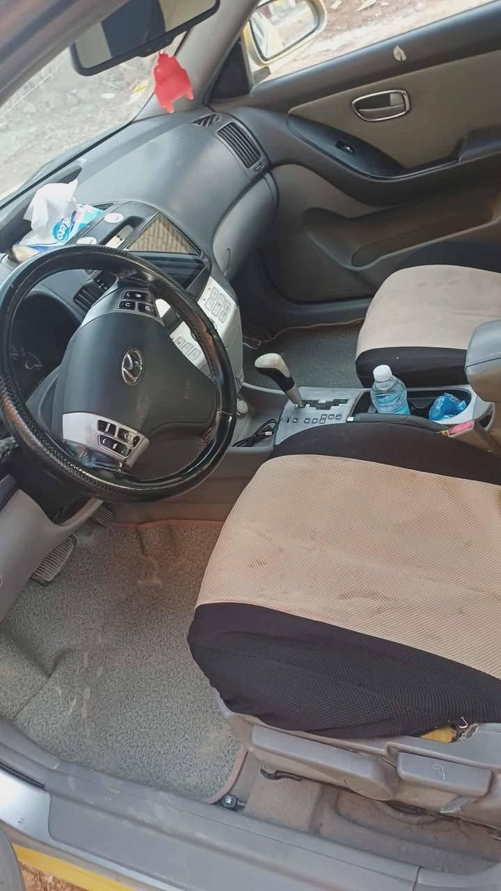 السلام عليكم سيارة للبيع نواع النتره افانتي موديل 2011السعره ٤٢ ورقه وبيه مجال متومه طبق الأصل رقم وسنويه النجف مكينه كير مكفوله حدي جديد كهربيه كله شغل شاشه كامره تخم تاير جديده السياره موجوده في واسط انتصل على رقم موبايل ***********
