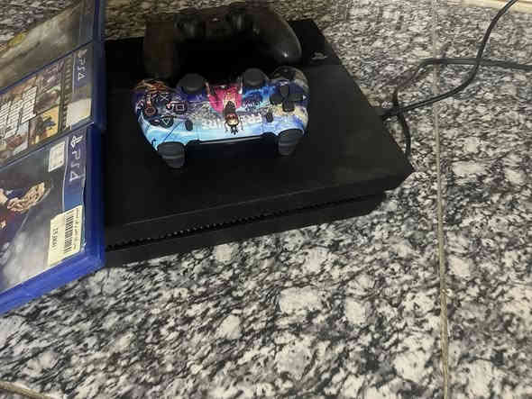 السلام عليكم 

بلي 4 فات نضيف مع 3 اقراص و جوستك 2

السعر 180 الف

اذا مع اليوبي اس تايكر 1500 يصير ب 220 

تواصل ***********
