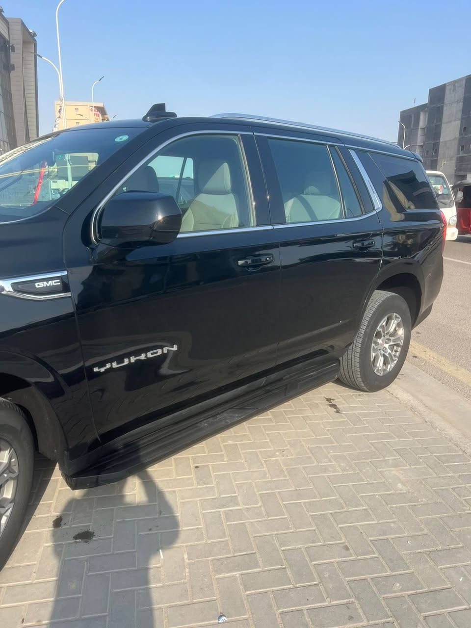 السلام عليكم ….
اللهم صلى على محمد يوكن للبيع كفاله عامه خليجي رقم اربيل 
السياره مغلفه نانو كلها زلغ ما بيها ماشيه 28 الف كيلو حقيقي 
فئه sle السياره استعمال شخصي كير مكينه بدي كله مكفول نظافتها احلى بهواي من الصور 
السياره ب 475$ بيها مجال بسيط 
مكان السياره بالطويسه 
***********‭
0780 139 2020
