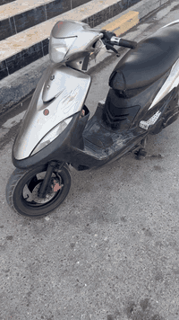 سلام عليكم دراجه ماكس عدله نضيفه وكلشي شغال بيه 
شاير اليت سالف هندر ملشي شغال بيه نكرت سالف شرط 
وهاذ صوت بيه من كزوز رادله تبديل بس دراجه نضيفه تخبل شلعه كلشي بيه حلو دراجه بوشته 65 وكله جديد بيه 
ريده 550بيه مجال بسيط 
موقعي بصره حيانيه 

***********
