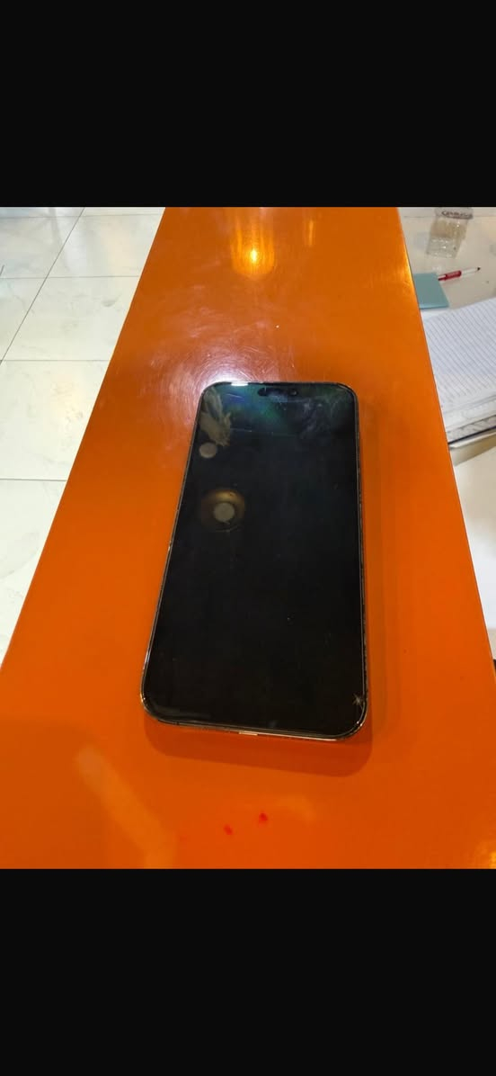 مرحبا شباب ايفون 14برو ماكس عربي شرق اوسط بطارية 80 ما مفتوح الجهازز ابدد بس الضهر مالتة مكسور قفل 700الف ليريدة يتصل ***********
