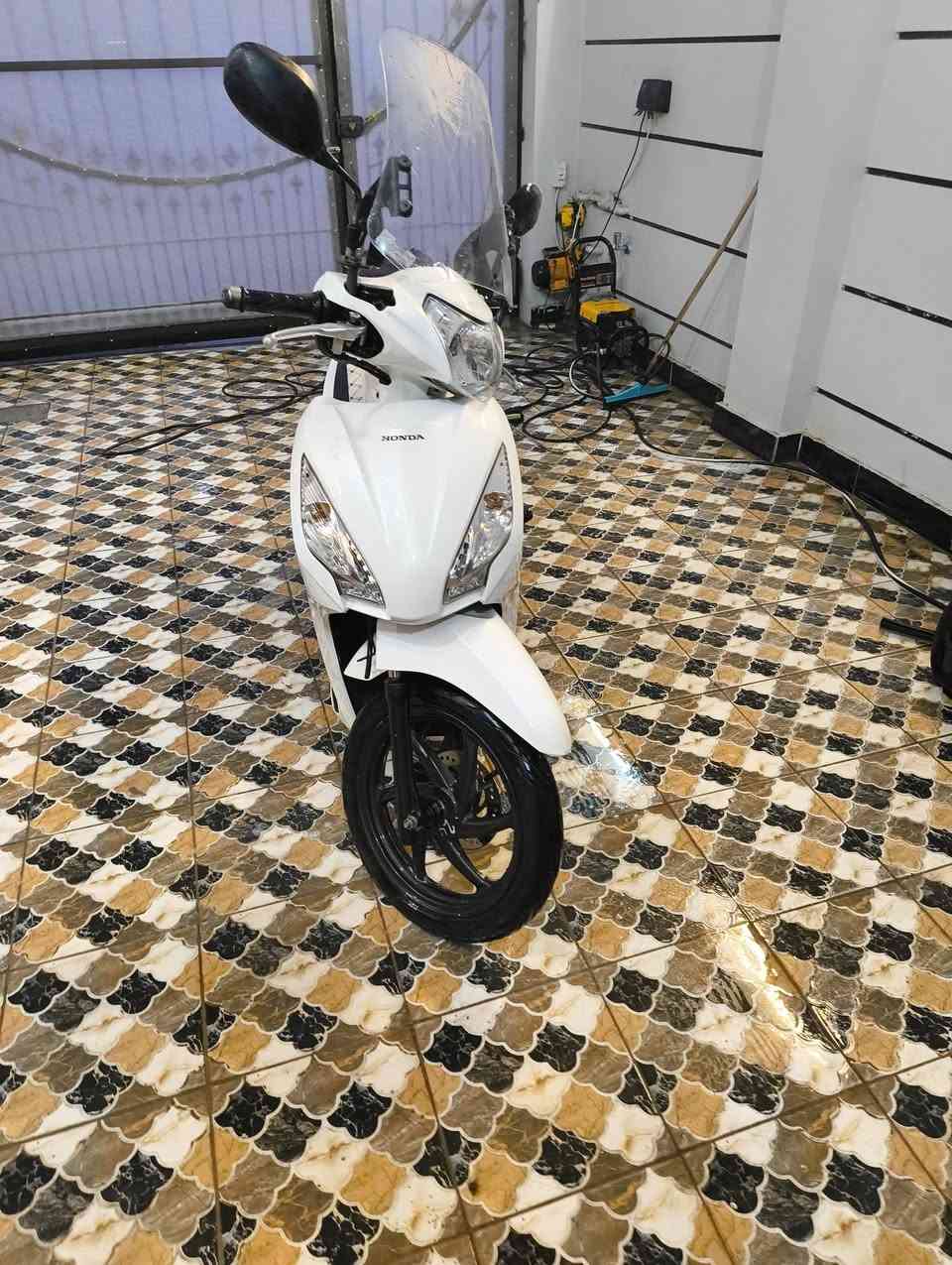 السلام عليكم دراجة هوندا ديو جيل ثاني الكفرات بيه ملاحظات بس الميكانيك مل دراجه ممتاز مكينه ممفتوحه  و الكهربائيات شغاله والحساس مل استاند وحساس الازدحام شغال ***********
