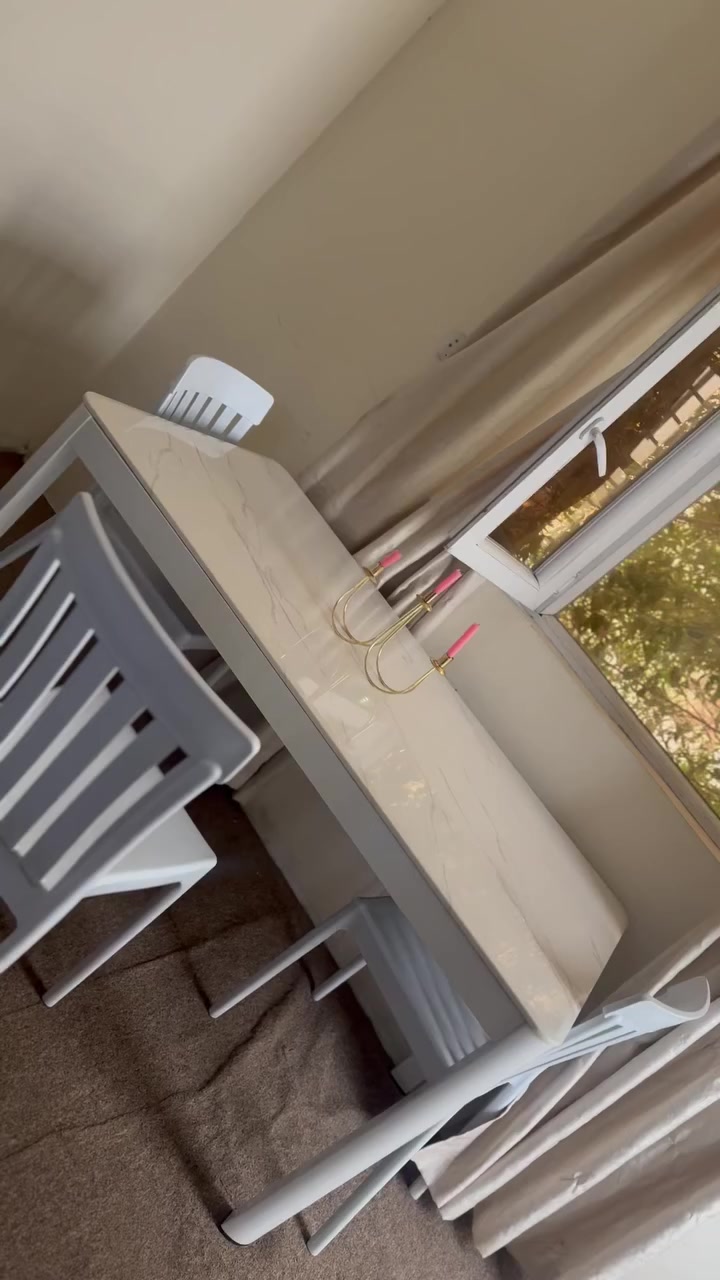 مرحبا
ميز طعام مرمر مع 6 كراسي 
يرهم للأكل عائلة كبيره ،يرهم للدراسة ، يرهم للعمل 
سبب البيع الانتقال لبيت ثاني ما بي مكان 💔
السعر 60 الف بسبب استعجالي ع البيعه


**إذا كنت صاحب هذا الإعلان وتريد حذفه لأي سبب، رجاءا أرسل رسالة إلى الدعم الفني**